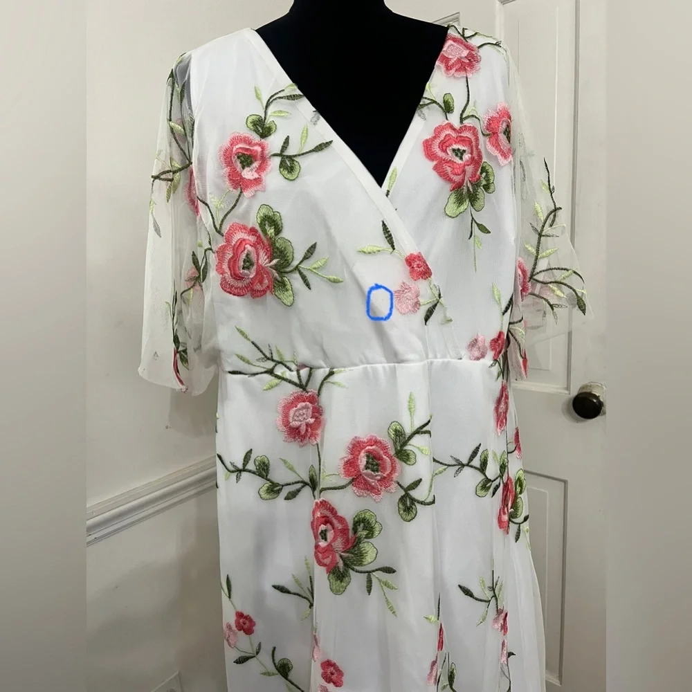 Kiyonna Floral V-Neck Wedding Dress - Picture 14 of 16